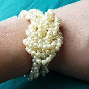 2/35$ NWT Banana Republic faux pearl bracelet